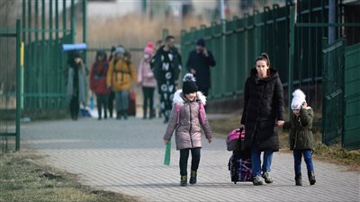 متحدث الحكومة: لا تفرقة في الخدمات بين اللاجئين والمواطنين (فيديو)