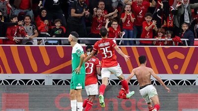 الإصابة تبعد نجم الأهلي عن مواجهة استثنائية أمام الرجاء المغربي