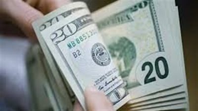 الدولار يقفز لأعلى مستوى في نحو عامين
