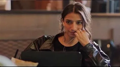 أميرة أديب ومايان السيد أبرز الحاضرين في عزاء والدة تارا عماد