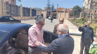 محافظ بورسعيد يستقبل وزير السياحة بالديوان العام (صور)