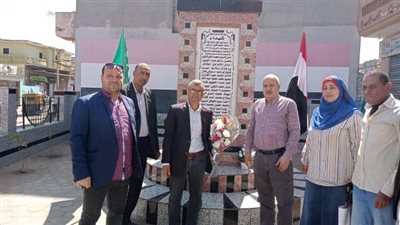 محافظ الشرقية يُنيب رئيس الحسينية لوضع إكليل زهور على النصب التذكاري في ذكرى مذبحة بحر البقر