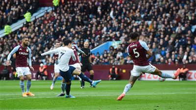 توتنهام يهز شباك أستون فيلا بالأربعة في الدوري الإنجليزي