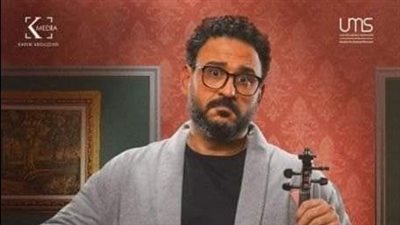 أكرم حسني يلعب مع الكلمات في الحلقة الثامنة من مكتوب عليّا