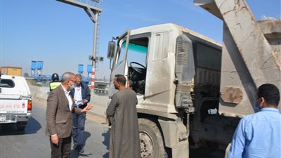 بالصور.. محافظ القليوبية يضبط 3 سيارات مخالفة