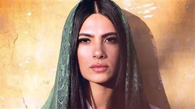 هدى المفتي تنهار من الصراخ وفان دام يشرف على وضعها للمكياج