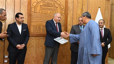 تسليم عقود تمويل متناهي الصغر لـ 6 جمعيات أهلية في قنا بـ 12 مليون جنيه