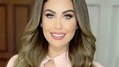 بعباءة.. مي سليم تخطف الأنظار بأحدث إطلالة