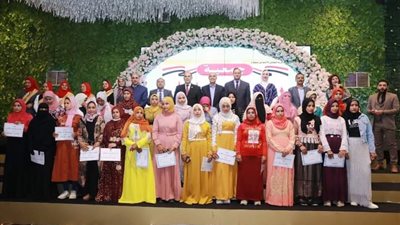 سكرتير عام سوهاج يشهد توزيع 27 جهاز عروس للمقبلات على الزواج