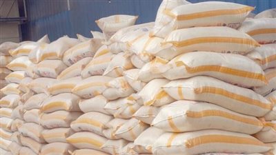 ضبط 2 طن أعلاف حيوانية معبأة داخل أجولة مجهولة المصدر في قنا