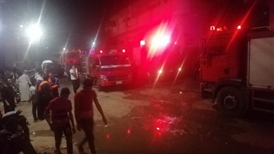 إصابة 3 أشخاص فى حريق هائل اندلع بـ 5 منازل ببنها (صور)