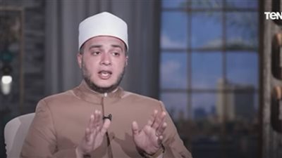 عالم أزهري: 