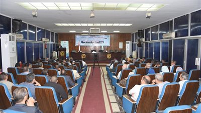 رئيس جامعة سوهاج يقدم 