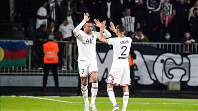 باريس سان جيرمان يتخطي أنجيه ويقترب من حسم لقب الدوري