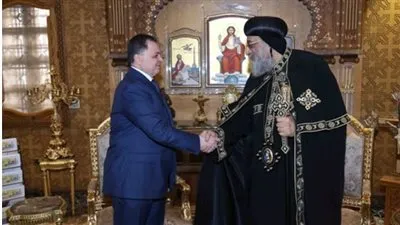 وزير الداخلية يهنئ البابا تواضروس بمناسبة عيد القيامة