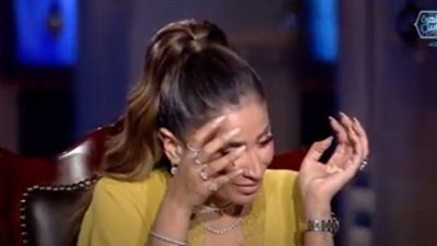 دينا الشربيني باكية: 