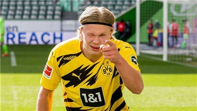 بروسيا دورتموند يعلق على رحيل هالاند للدوري الانجليزي 