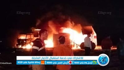 اشتعال سيارتين بطريق جنيفة بالسويس إثر تصادم مروع (صور)