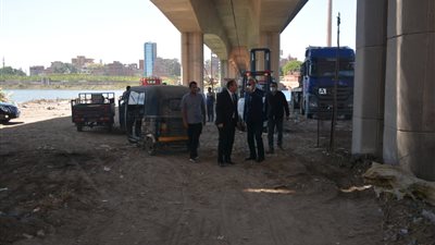 محافظ القليوبية يتفقد نقل السيارات المحجوزة إلى الموقع الجديد ببنها