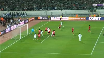 الرجاء يسجل الهدف الأول في شباك الأهلي بدوري الأبطال