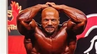 رامز يتغاضى عن فقرة الثعبان ويحتضن بيج رامي 