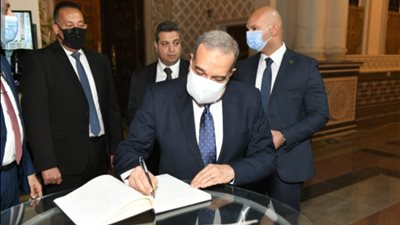 وزير الإنتاج الحربي يحضر قداس عيد القيامة المجيد نيابة عن رئيس الحكومة