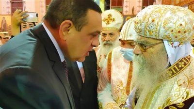 محافظ البحيرة يشهد قداس عيد القيامة بـ 