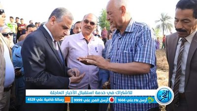 محافظ سوهاج ومدير عام الزراعة يشهدان بدء موسم حصاد القمح 