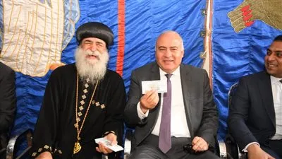 محافظ قنا يقدم التهنئة بعيد القيامة المجيد لأقباط قوص