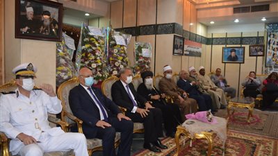 محافظ القليوبية يقدم التهاني للأقباط بمناسبة عيد القيامة المجيد (صور)