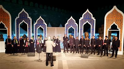 جماهير الجمالية تتفاعل مع الفلكلور السكندري بسور القاهرة الشمالى