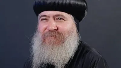 الأنبا باخوم يستقبل قيادات سوهاج للتهنئة بعيد القيامة والخماسين