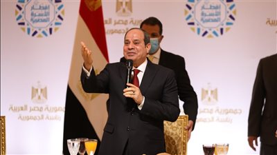 خطط للنهوض بالاقتصاد والإفراج عن المحبوسين.. أبرز قرارات السيسي في حفل إفطار الأسرة المصرية