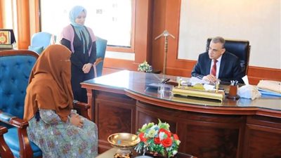 محافظ سوهاج ونائبه والسكرتير المساعد يلتقون بـ 70 مواطنا لبحث مطالبهم وحل شكواهم