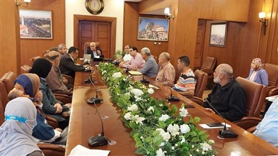 محافظ بورسعيد يتابع أعمال لجنة الجبانات