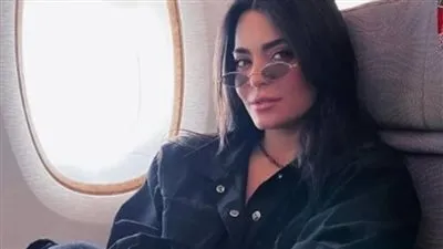 أحدث صورة لأسماء جلال من داخل الطائرة