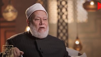 علي جمعة يوضح فضل قراءة سورة الدخان (فيديو)