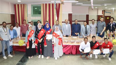 صيدلة سوهاج تنظم إفطارًا جماعيًا وتكرم الطلاب المتميزين فى الأنشطة الطلابية