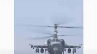 لحظة مهاجمة مروحيات روسية لمواقع عسكرية أوكرانية (فيديو)