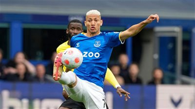 إيفرتون يهزم تشيلسي ويحافظ على آماله في البقاء بالدوري الإنجليزي