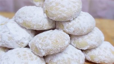 طبيب تغذية يحذر من تناول كحك العيد بكميات كبيرة (فيديو)