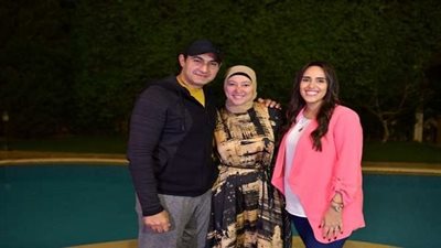 الظهور الأول لزوجة ياسر جلال عبر الراديو 9090