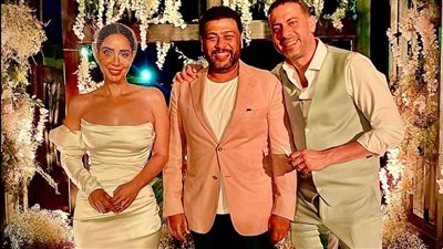 محمد جمعة يبارك لمحمد فراج وبسنت شوفي زفافهما