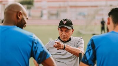 فيريرا يعقد جلسة جلسة تحفيزية مع لاعبي الزمالك