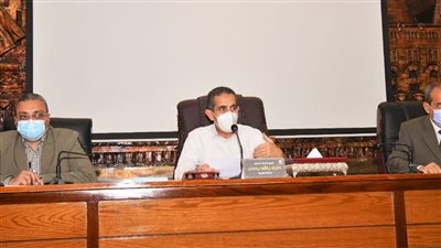 محافظ الغربية يناقش موقف المتغيرات المكانية ومنظومة توريد القمح (صور)