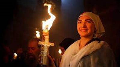 أقباط شبرا يحتفلون بالنور المقدس 