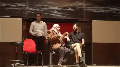 العرض المسرحى 