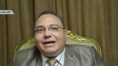 استشاري نفسي يكشف مفاجأة عن الافراط في استخدام الإنترنت (فيديو)