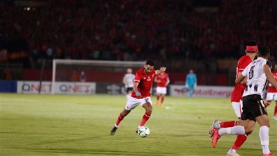  ماذا يفعل الأهلي خارج ملعبه في نصف نهائي دوري الأبطال؟ (رقم سلبي أمام وفاق سطيف)