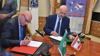 وزير الداخلية اللبناني ورئيس بعثة الجامعة العربية يوقعان مذكرة تفاهم لمراقبة الانتخابات